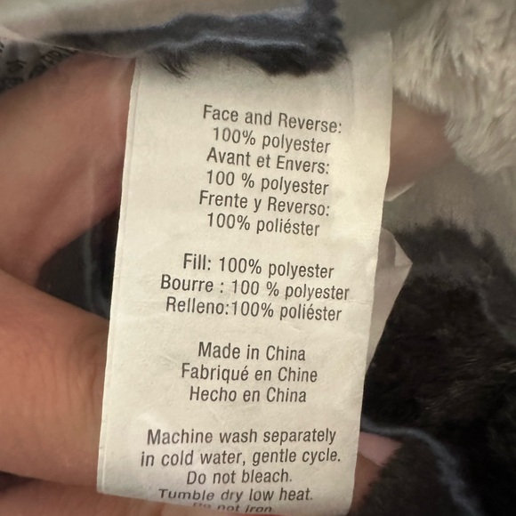 Snow Leopard Faux fur 2 Piece Twin Comforter Set. NWT. - Picture 11 of 11